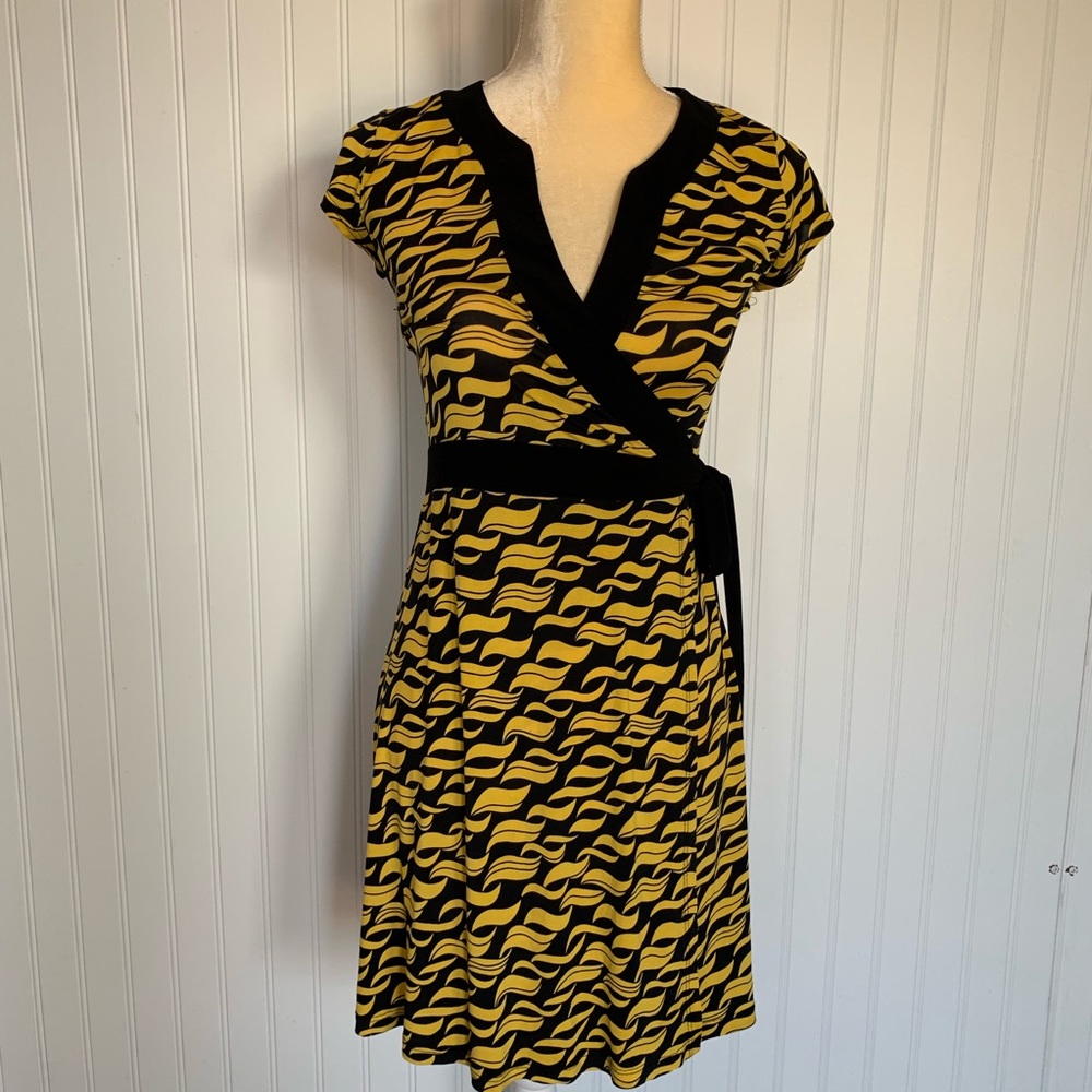 Janette John 3:16 yellow black wrap dress size M